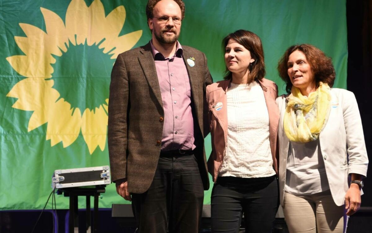 Grünen Kanzlerkandidatin Annalena Baerbock mit den Würzburger Landtagsabgeordneten Patrick Friedl und Kerstin Celina Grünen Kanzlerkandidatin Annalena Baerbock mit den Würzburger Landtagsabgeordneten Patrick Friedl und Kerstin Celina